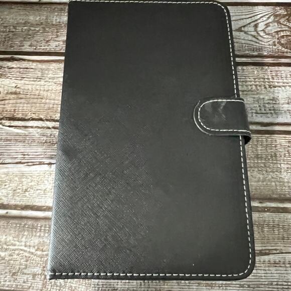 Tablet case and Keyboard. Can hold up to a 9” tablet. - Picture 5 of 8